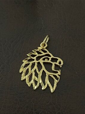 Estate Gold tone Lion Head Pendant